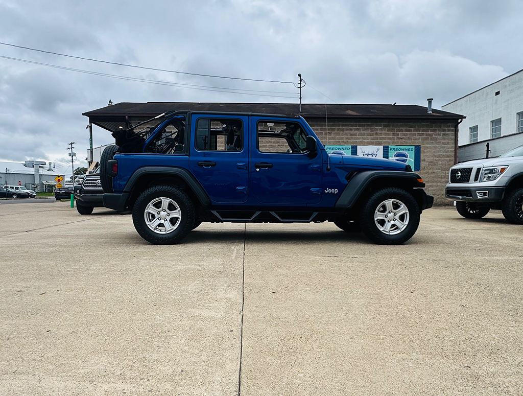 Additional photo of vehicle.