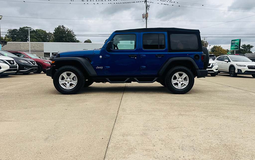 Additional photo of vehicle.