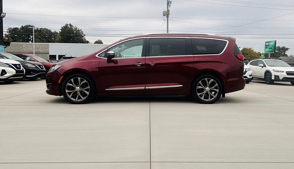 Additional photo of vehicle.