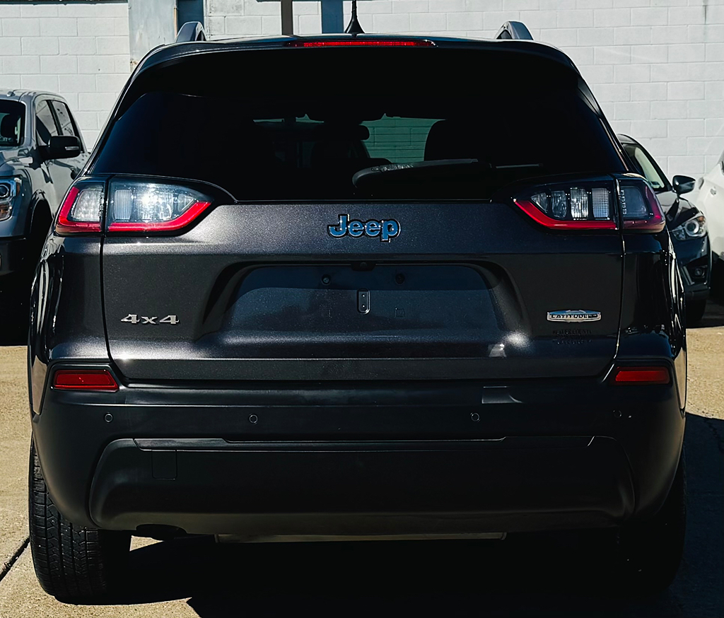 Additional photo of vehicle.