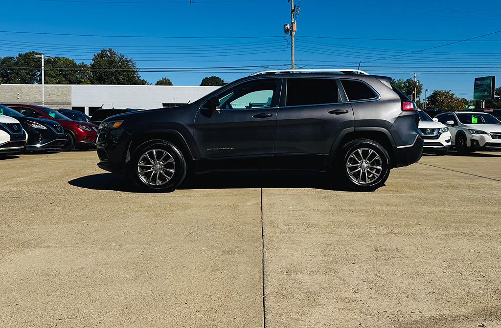 Additional photo of vehicle.