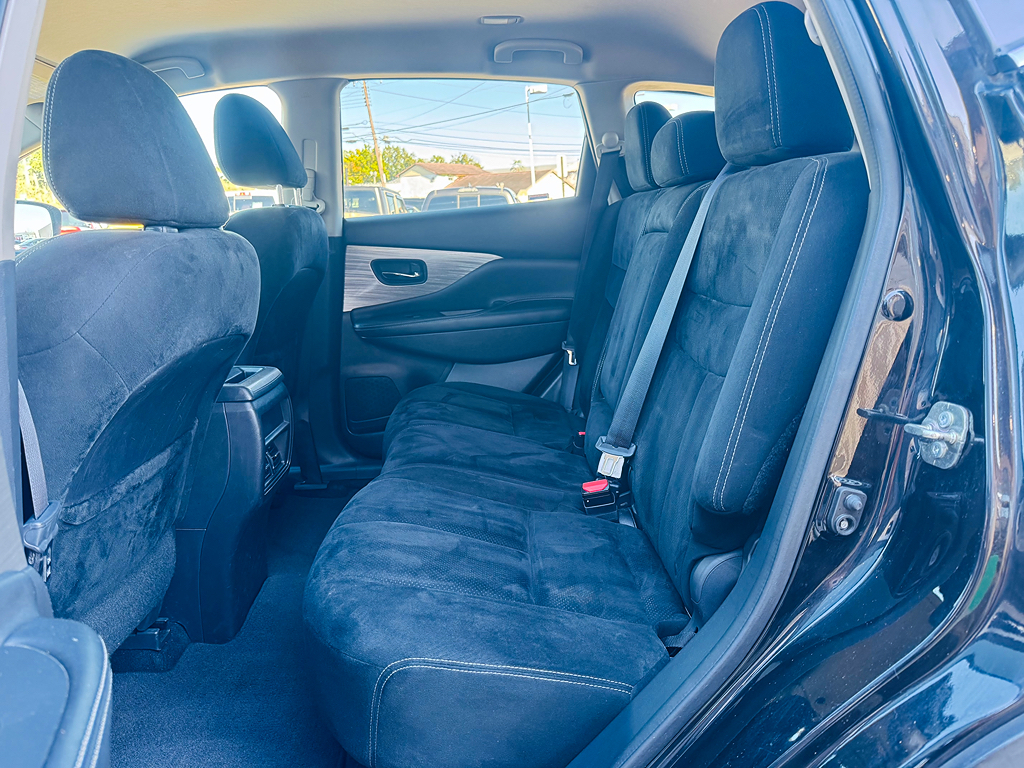 Additional photo of vehicle.