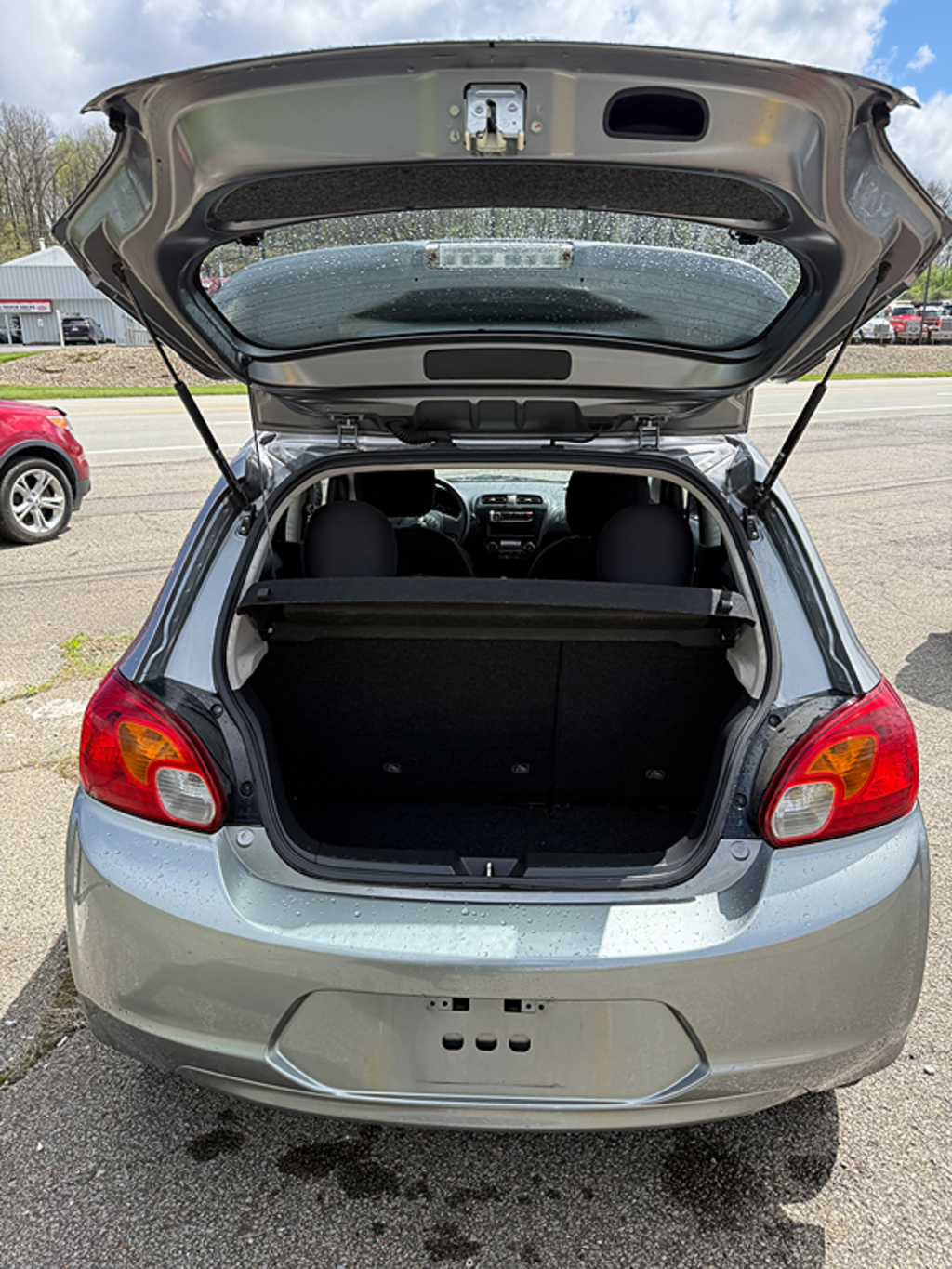 Additional photo of vehicle.