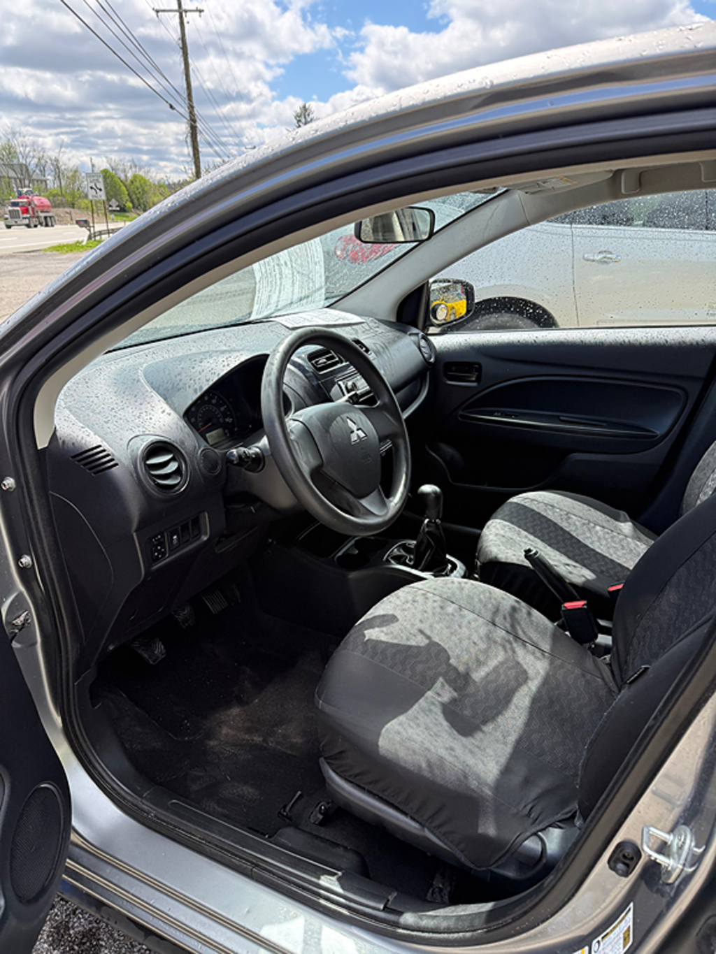 Additional photo of vehicle.