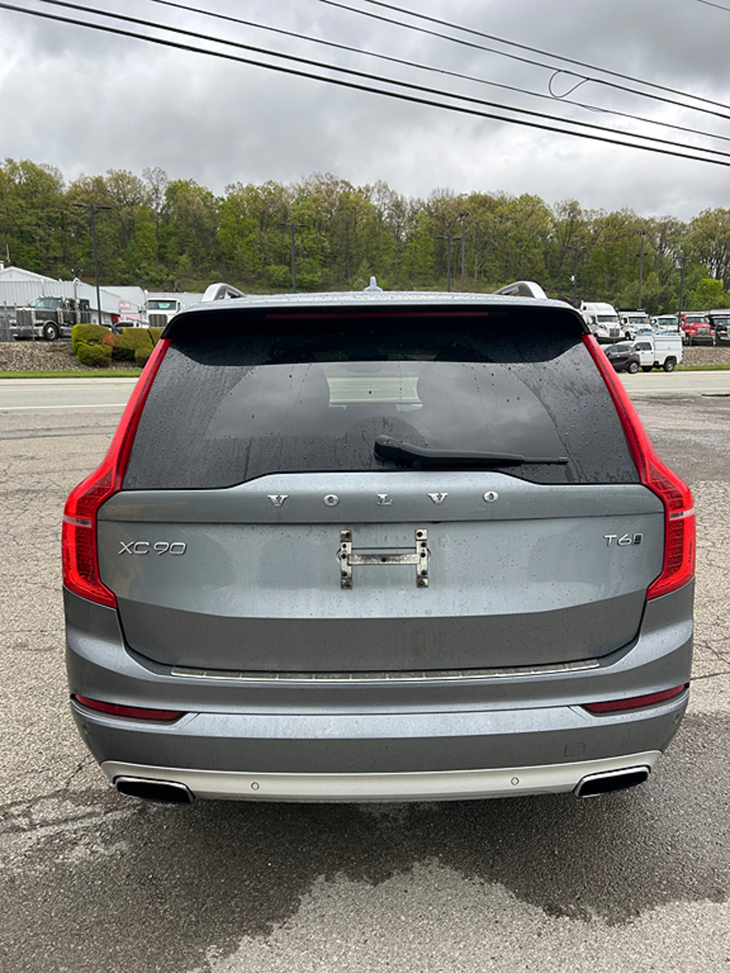 Additional photo of vehicle.