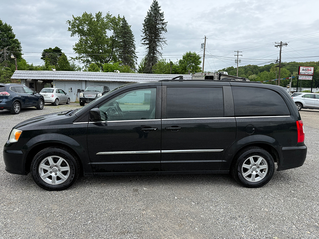 2011 Chrysler Town & Country's photo