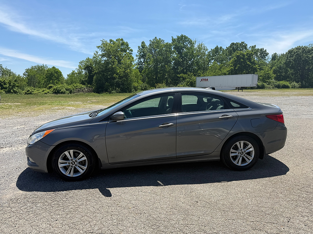 2013 Hyundai Sonata GLS I4 A/T's photo
