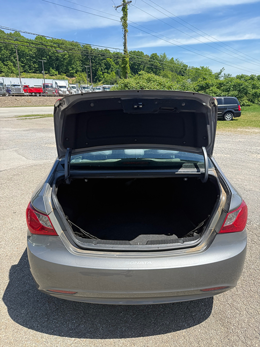 Additional photo of vehicle.