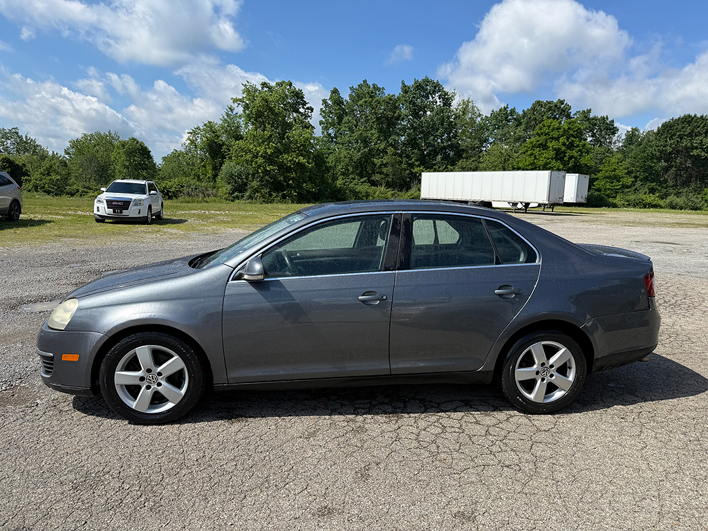 Additional photo of vehicle.