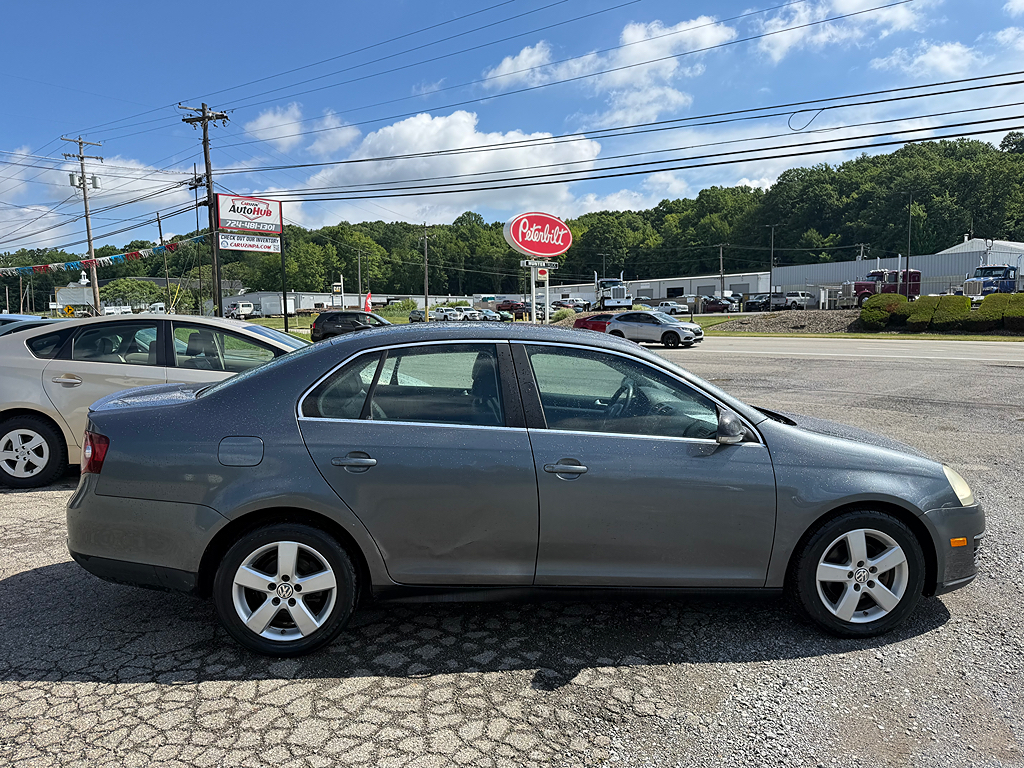 Additional photo of vehicle.