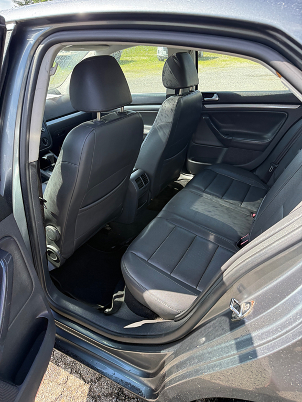 Additional photo of vehicle.
