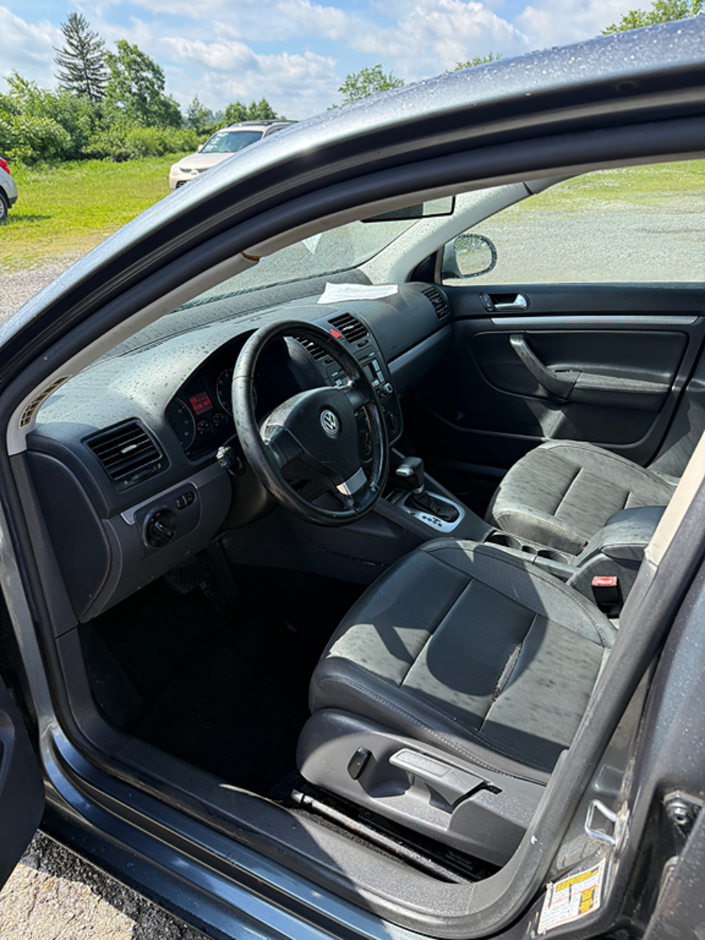 Additional photo of vehicle.