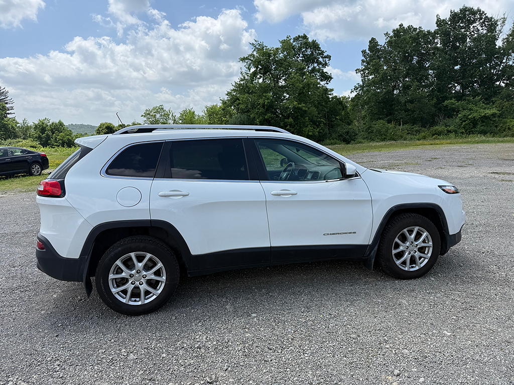 Additional photo of vehicle.