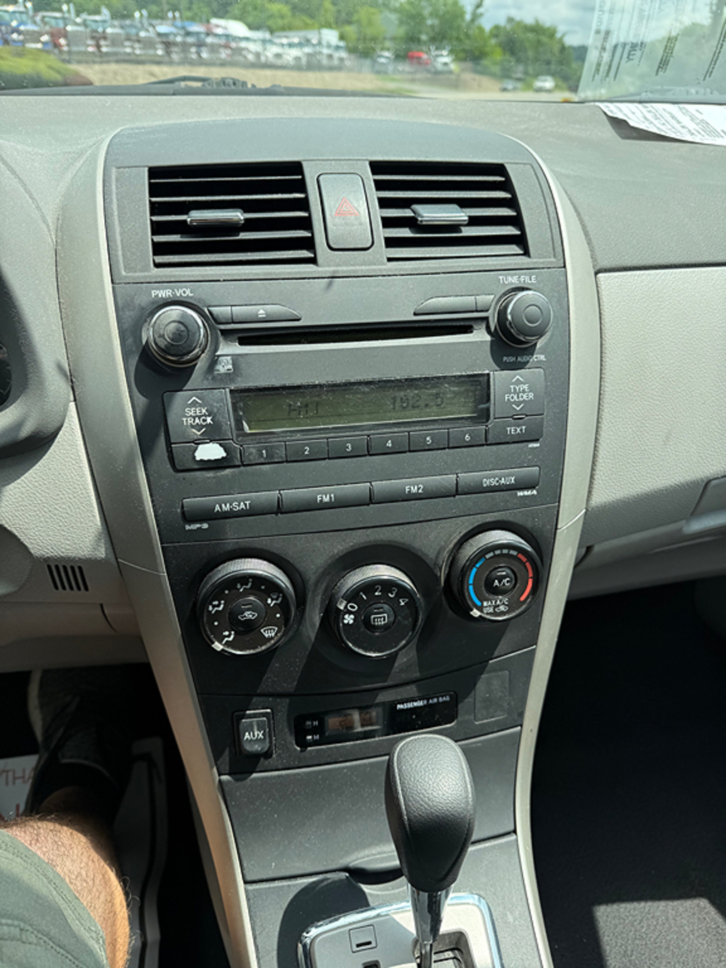 2010 Toyota Corolla LE - Photo 9