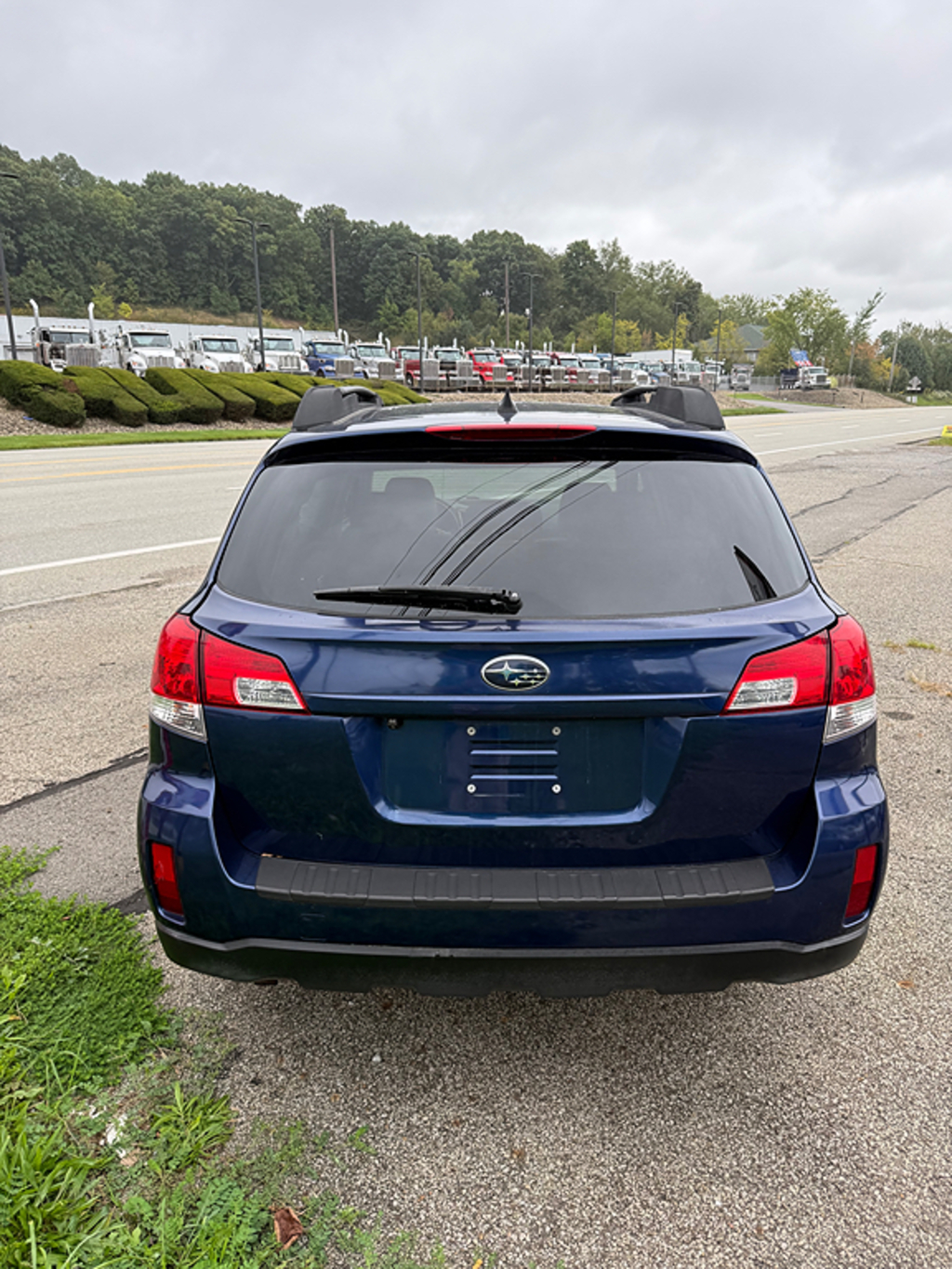 2011 Subaru Outback I Limited - Photo 2