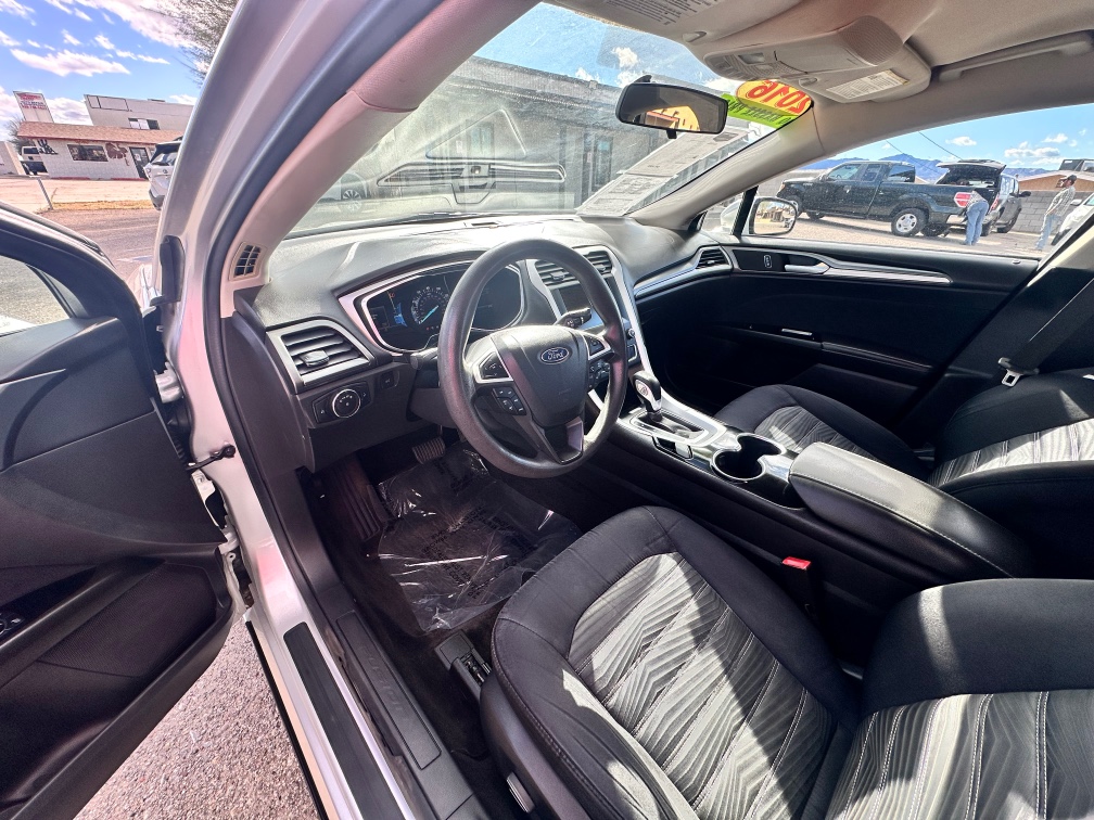 2016 Ford Fusion SE - Photo 6