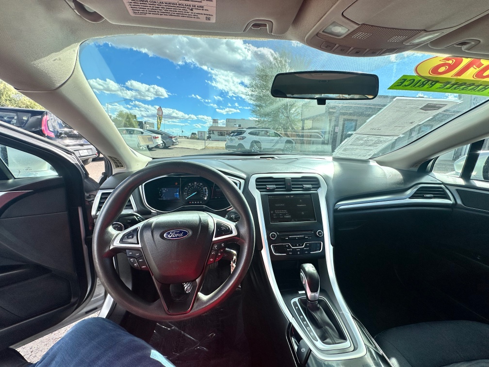 2016 Ford Fusion SE - Photo 8