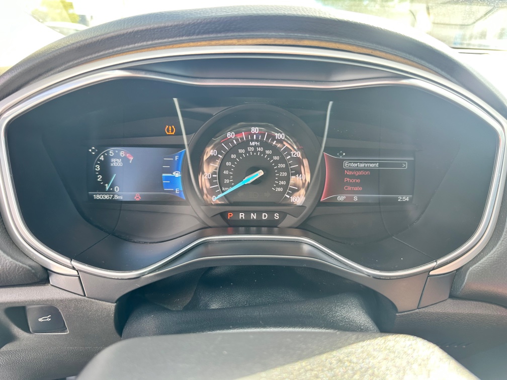 2016 Ford Fusion SE - Photo 9