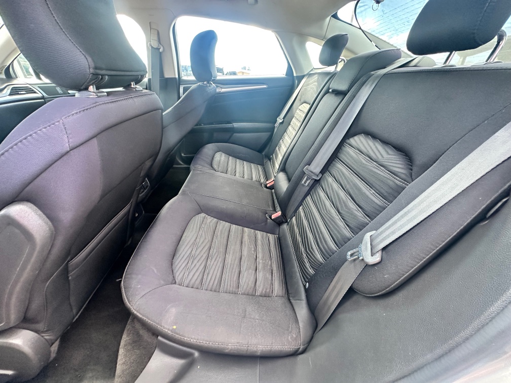 2016 Ford Fusion SE - Photo 13