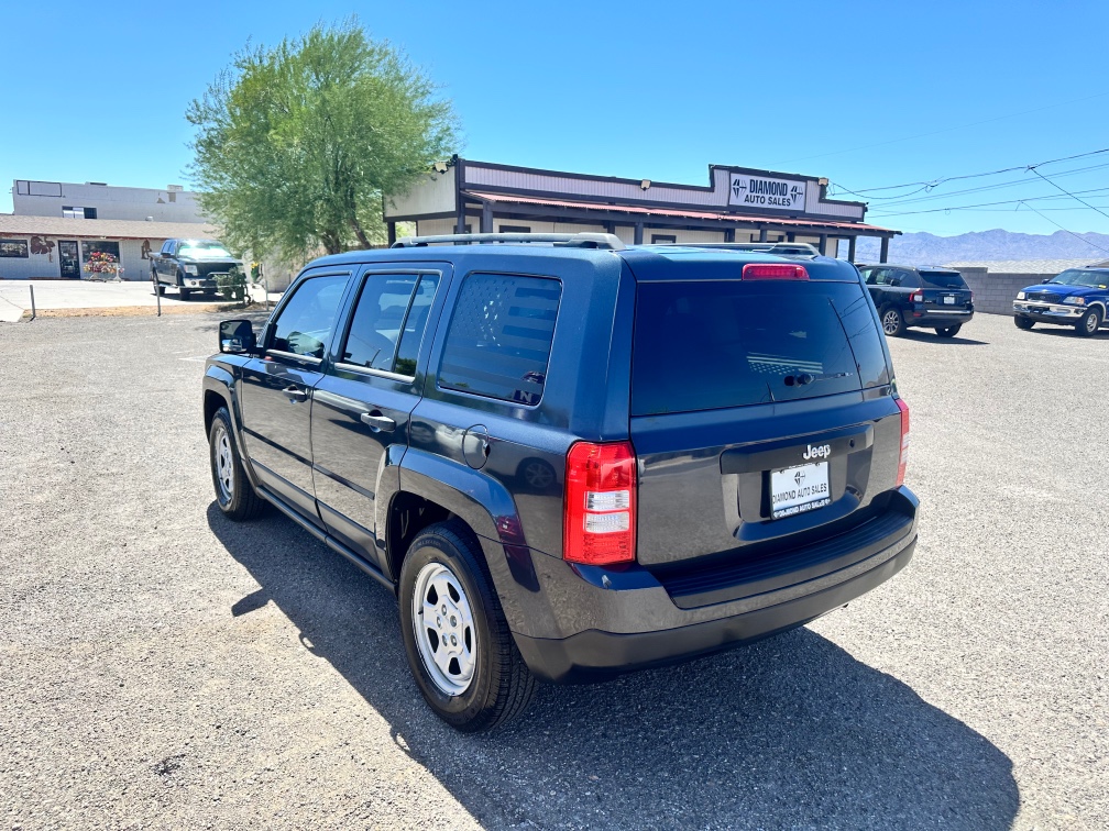 Additional photo of vehicle.