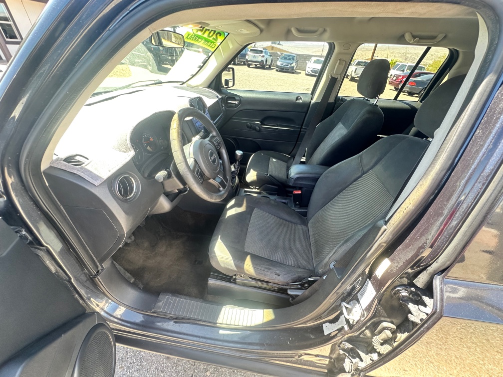 Additional photo of vehicle.