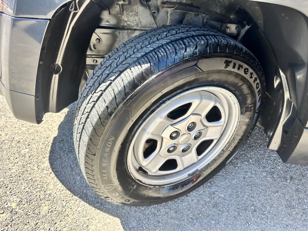 Additional photo of vehicle.