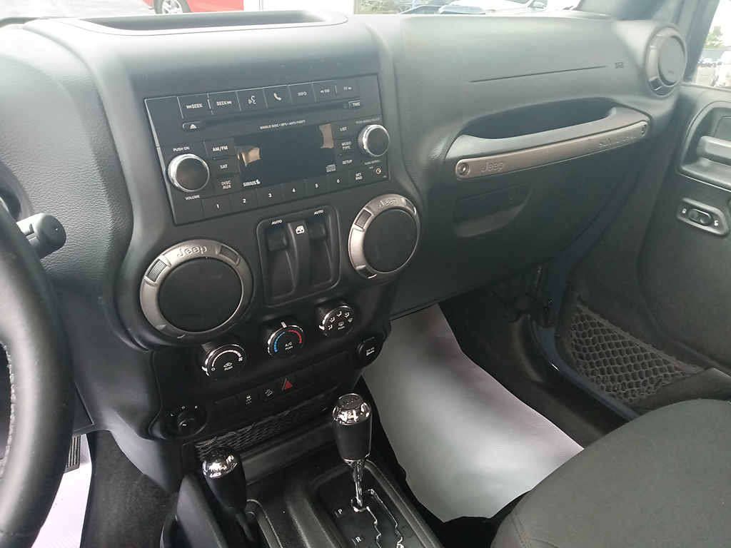 2017 Jeep Wrangler Willys Wheeler - Photo 4