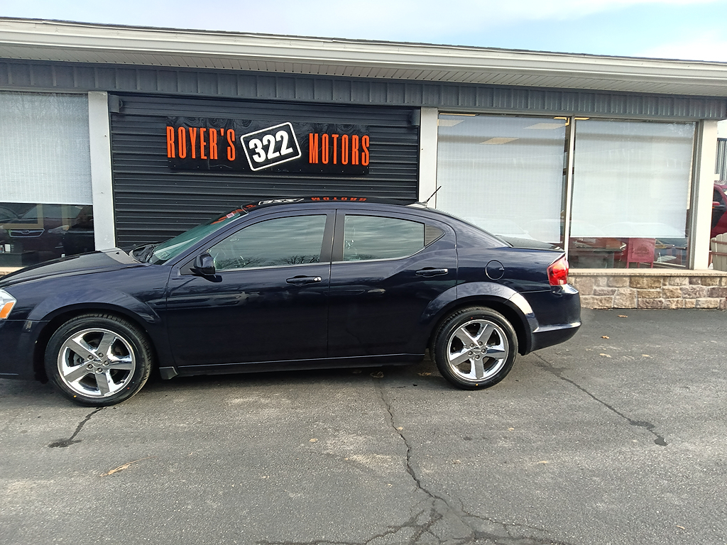 2011 Dodge Avenger Lux's photo