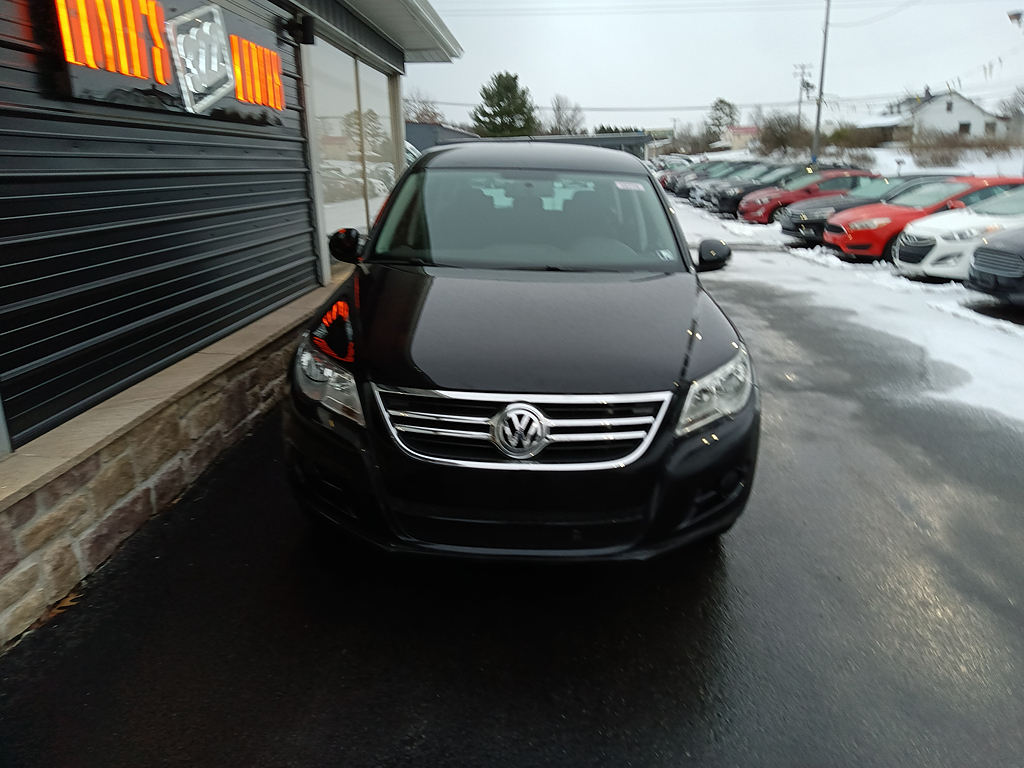 2011 Volkswagen Tiguan S's photo