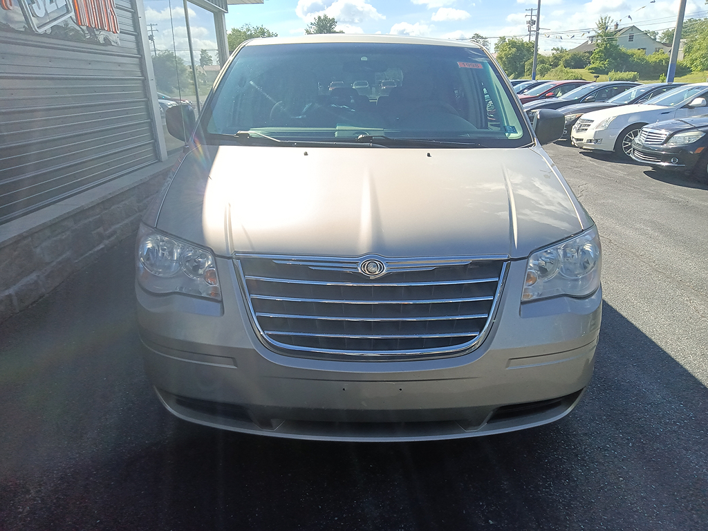2008 Chrysler Town & Country LX's photo