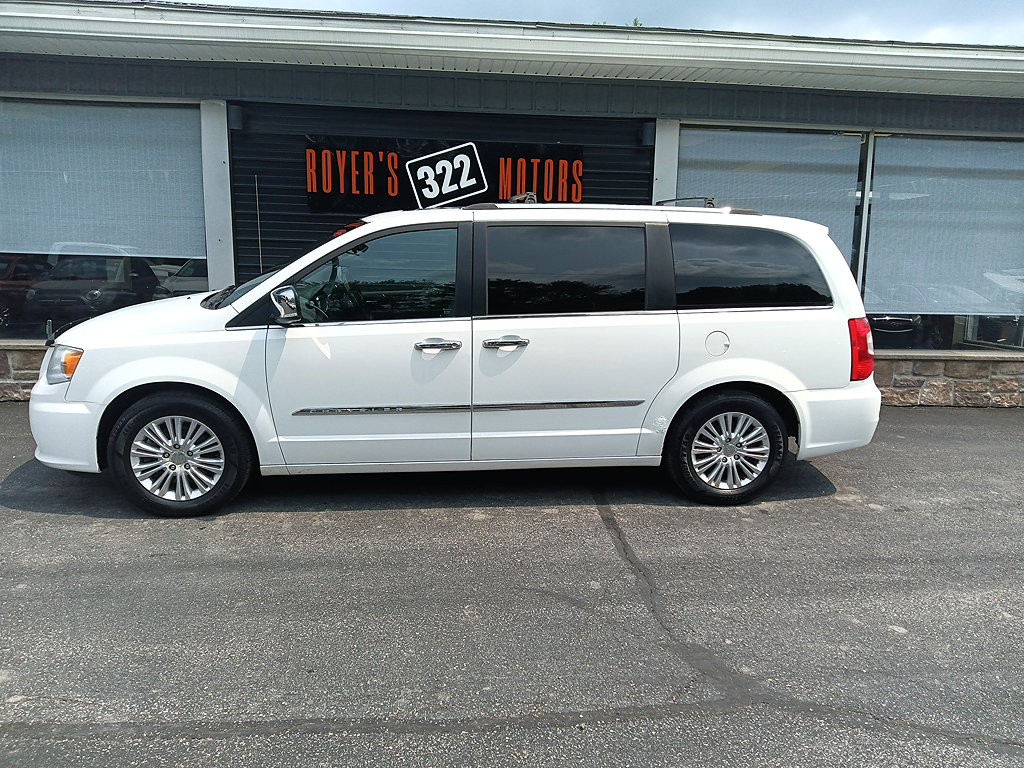 Photo of 2014 CHRYSLER TOWN & COUNTRY