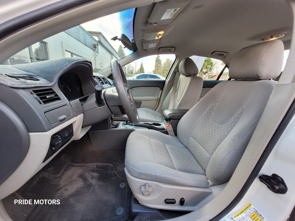 Additional photo of vehicle.