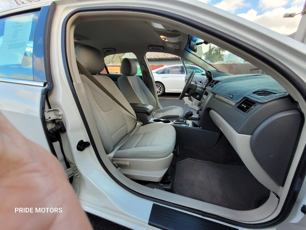 Additional photo of vehicle.