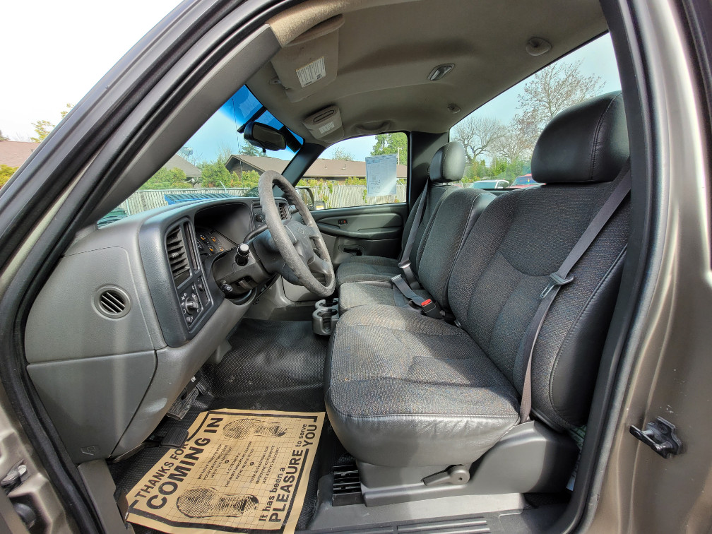 Additional photo of vehicle.