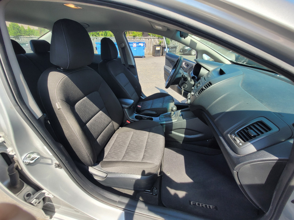 2014 Kia Forte LX - Photo 11