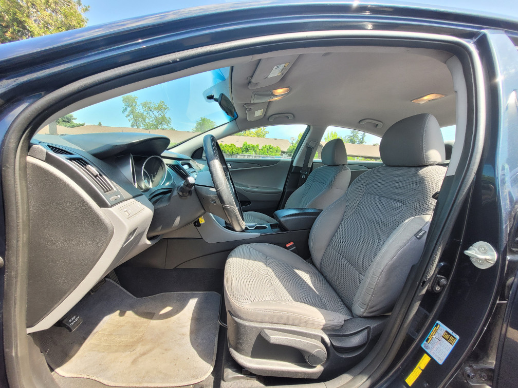 Additional photo of vehicle.
