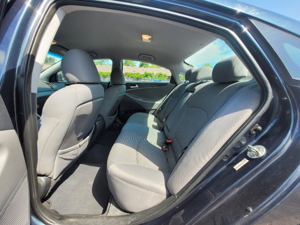 Additional photo of vehicle.
