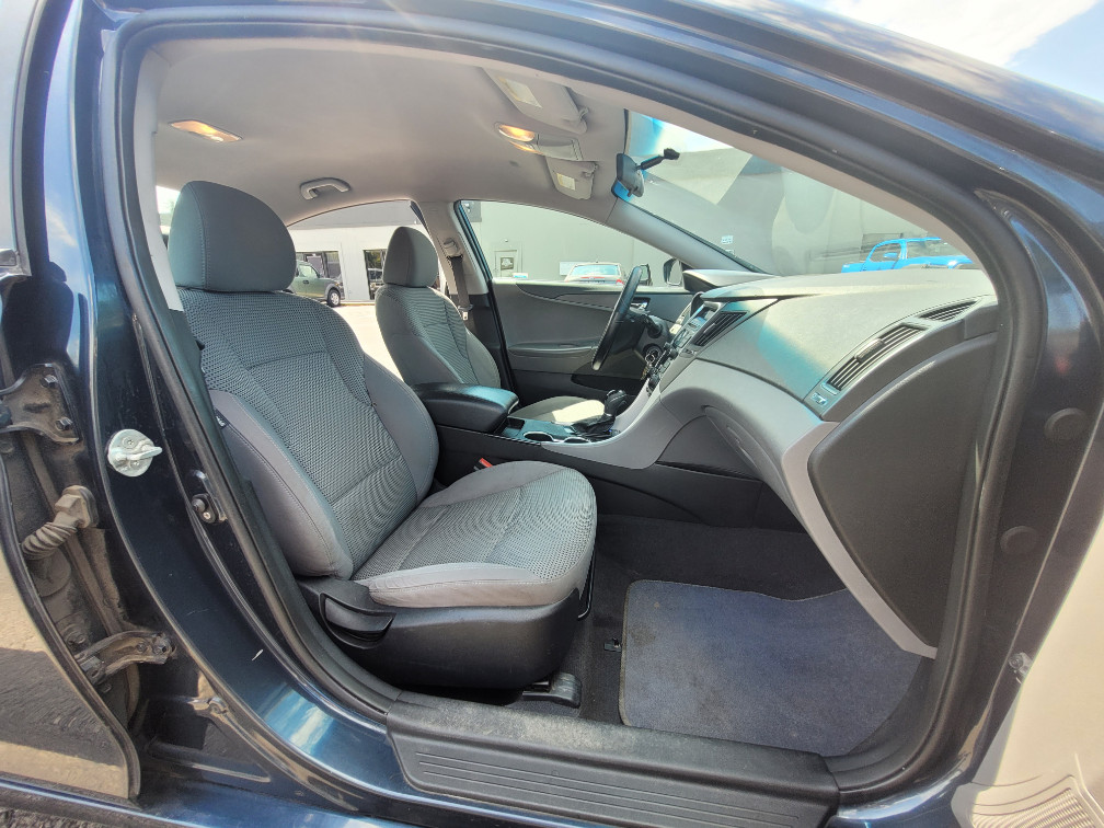 Additional photo of vehicle.