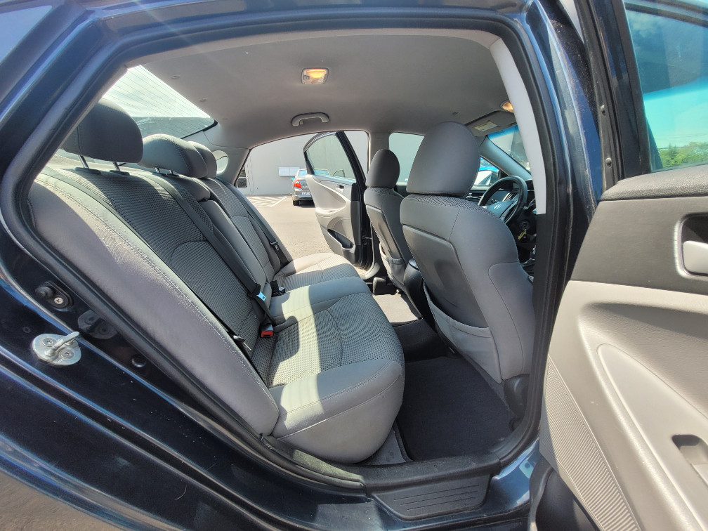 Additional photo of vehicle.