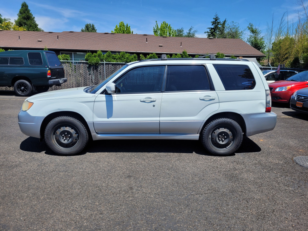 Additional photo of vehicle.