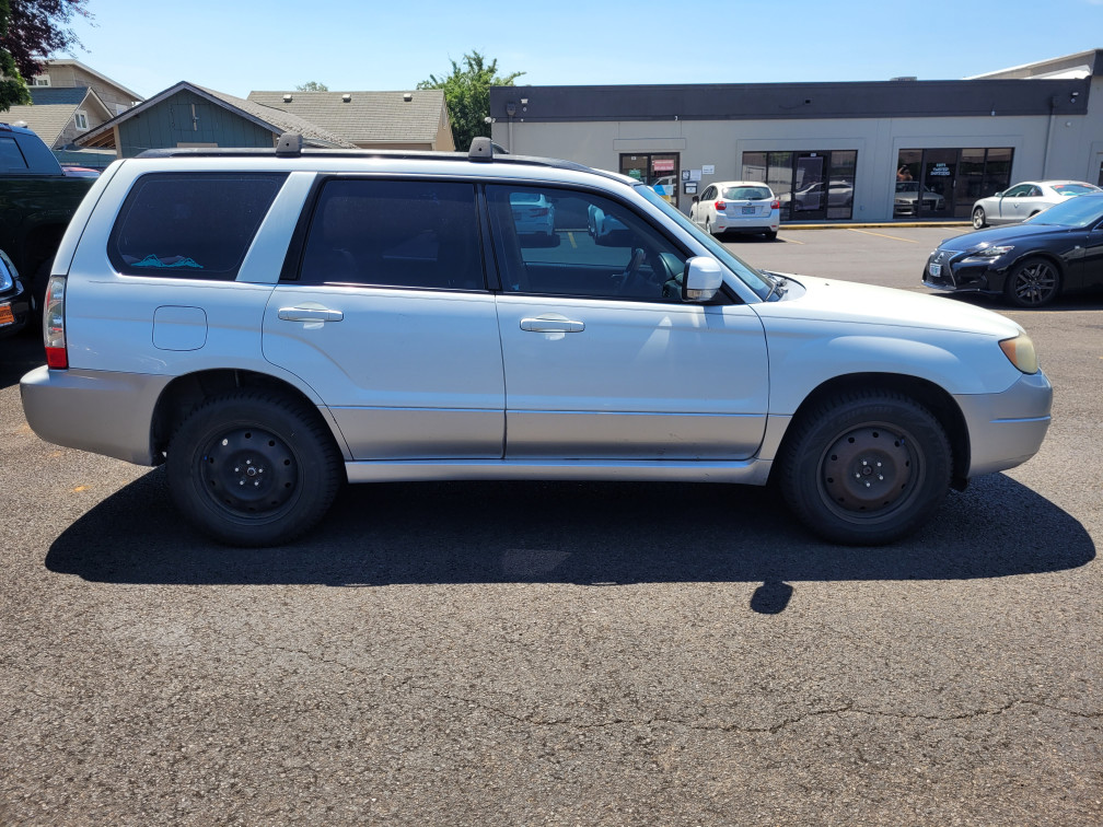 Additional photo of vehicle.