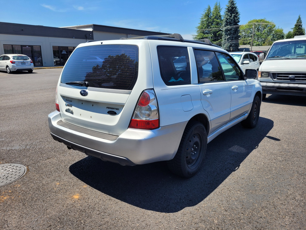 Additional photo of vehicle.