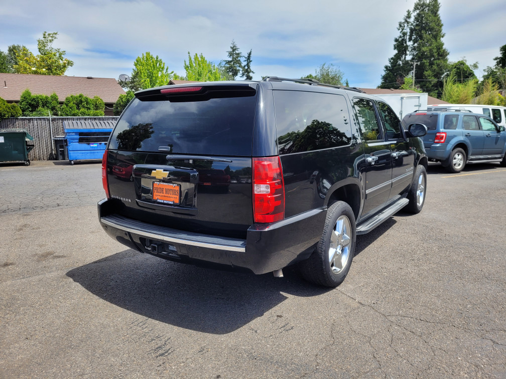 Additional photo of vehicle.