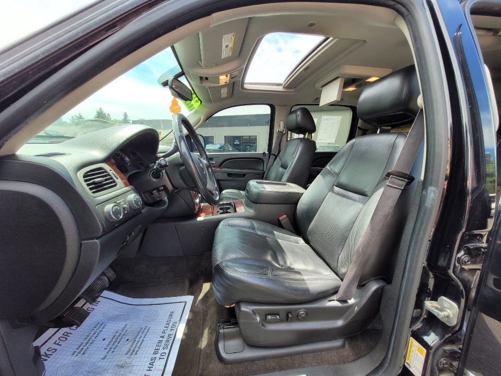 Additional photo of vehicle.