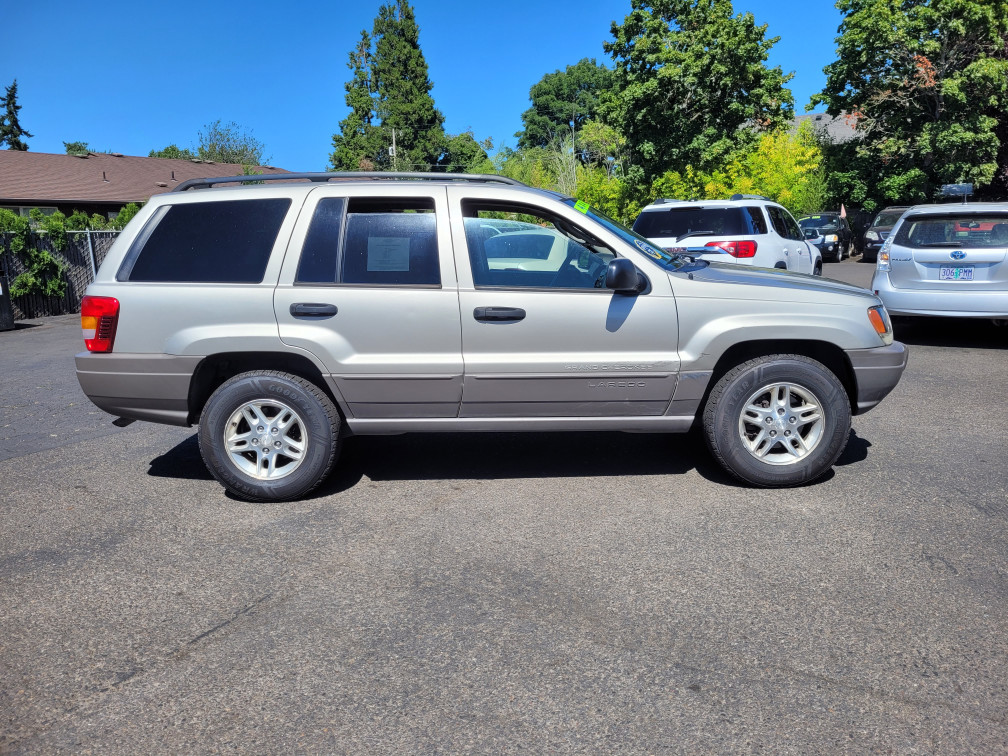 Additional photo of vehicle.