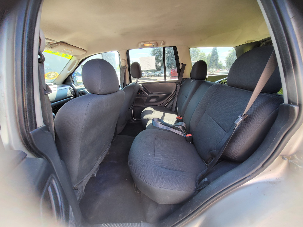 Additional photo of vehicle.