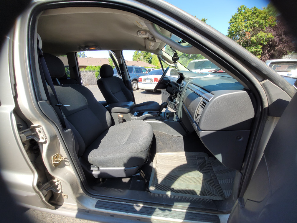 Additional photo of vehicle.