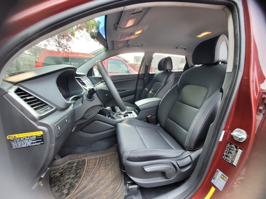 Additional photo of vehicle.