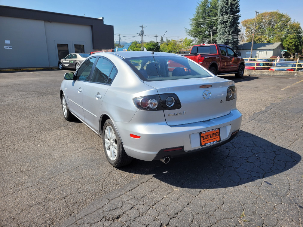 Additional photo of vehicle.