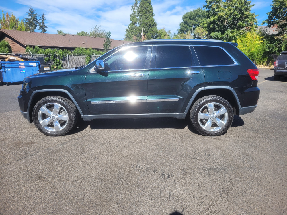 Additional photo of vehicle.